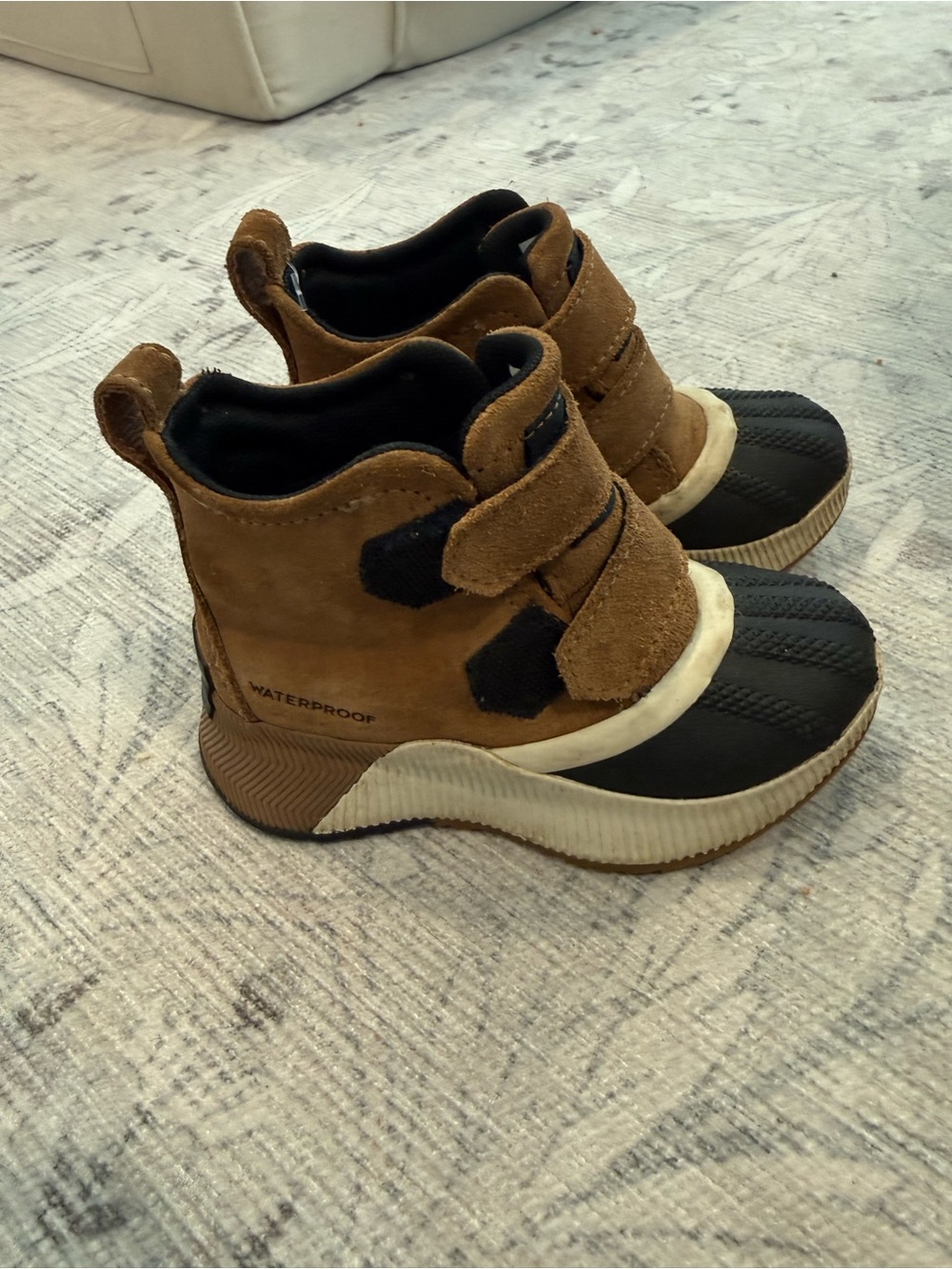 Waterproof Brown and Black Sorel boots size 9C
